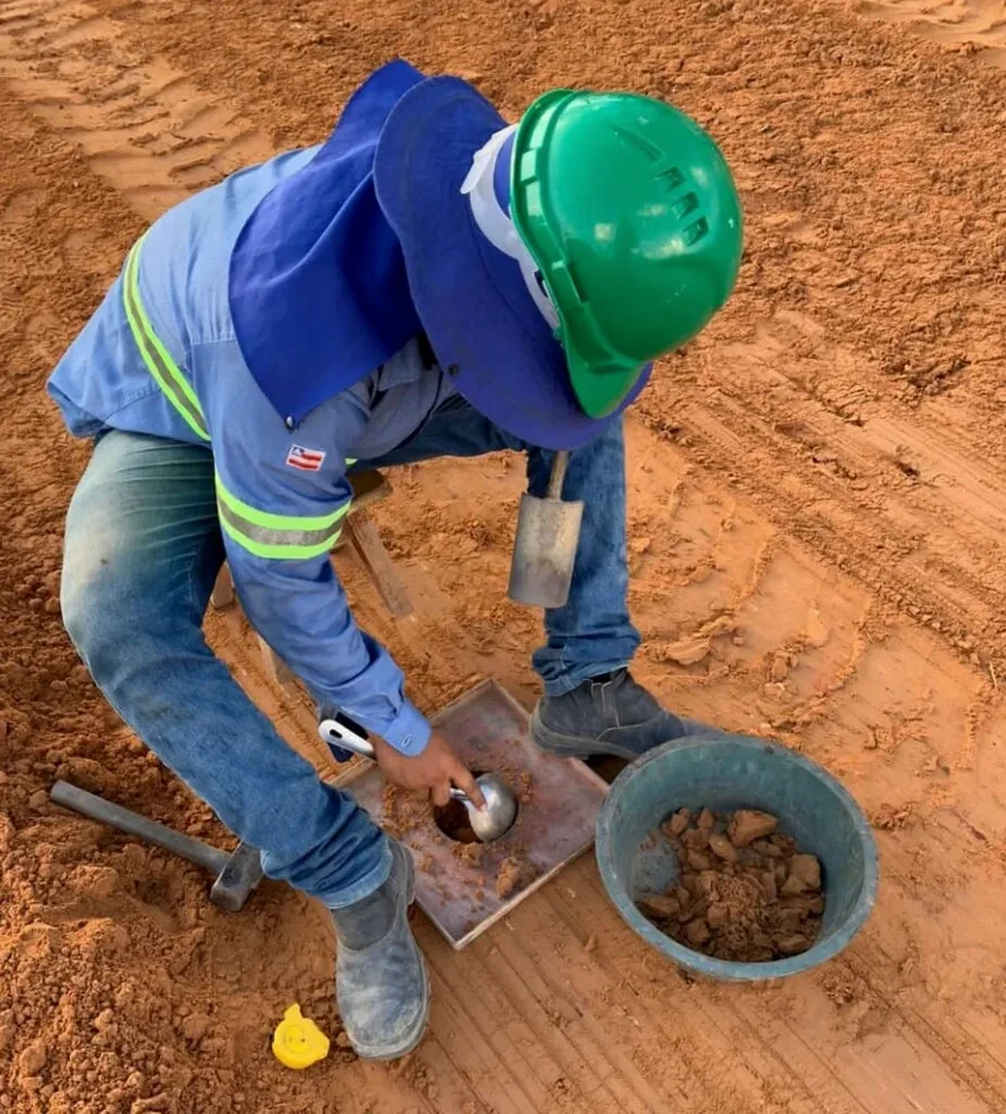 Felddichtebestimmung mit dem Sandkegelverfahren in Grevenbroich